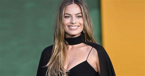 margot robie bikini|Margot Robbie stuns in bikini while flaunting baby。